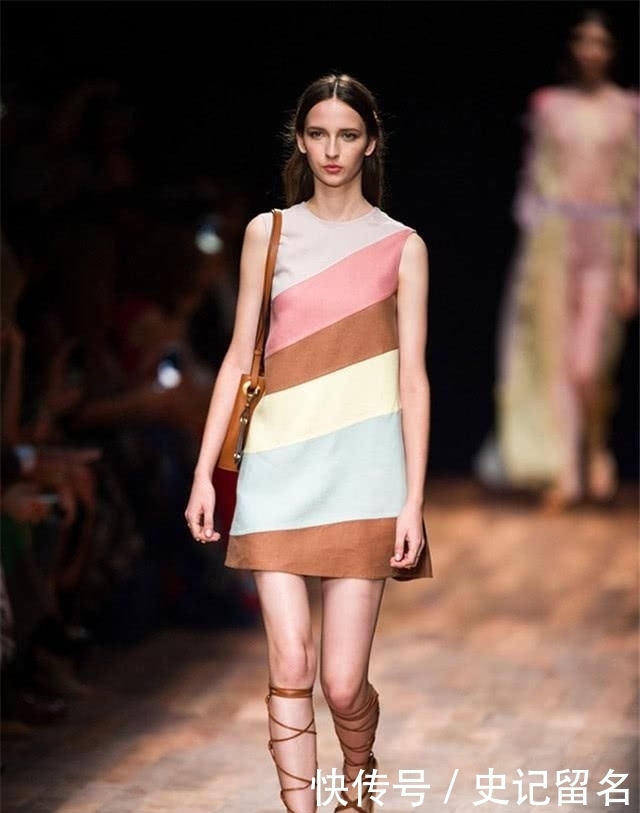 「影响我们」女生最伤脚的鞋子排行榜,高跟鞋只排第2,没想到第1名居然是它!