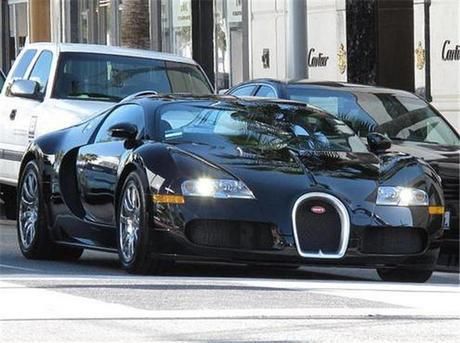 乌克兰白富美身价高达183亿，每天任务就是花钱，整容成乐趣