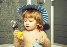  [洗澡]洗澡洗不对，可能会伤害孩子！这5大误区，家长一定要避开！