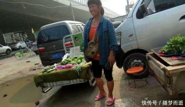 有人宁愿超市买“高价菜”，也不买农村老人路边摆摊的菜，为啥？