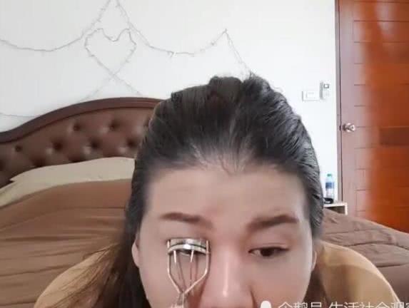 女孩太胖相亲屡屡受挫，自从学会了化妆