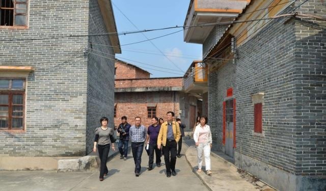  「农民朋友」注意了！农村宅基地出现新政策，“一转一买二退”