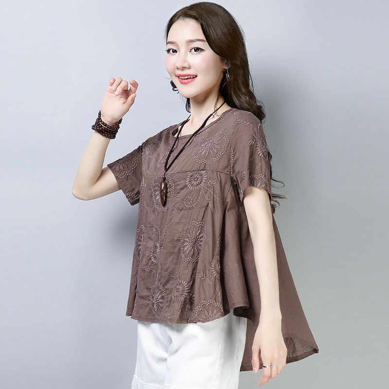 丰满的女人,要敢于展示自己,穿这样的洋气小衫,性感的不可方物