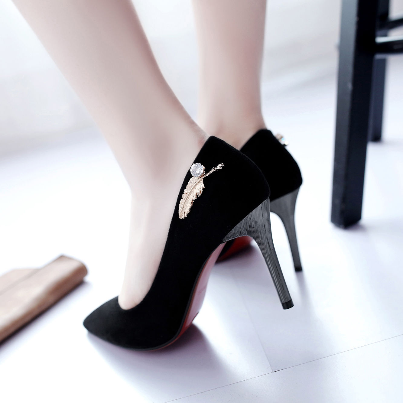 上班就穿这样的高跟鞋，显高不说，真的很性感