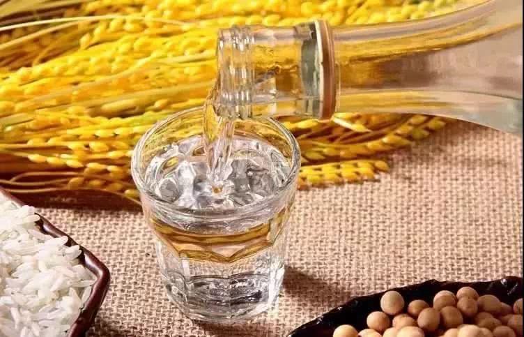 低度白酒是高度酒加水勾兑的么?_【快资讯】