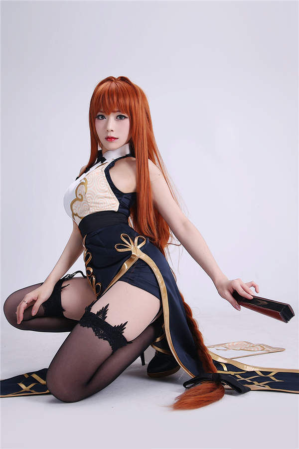 大胸御姐Cos《永远的7日之都》雯梓 旗袍在惨烈哀嚎!