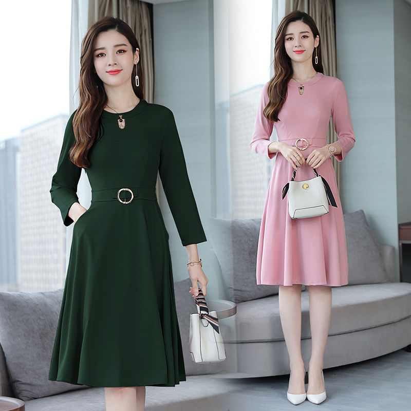 表姐130斤，打扮美!初秋不穿裤，挑这5xl裙，美得一愣一愣