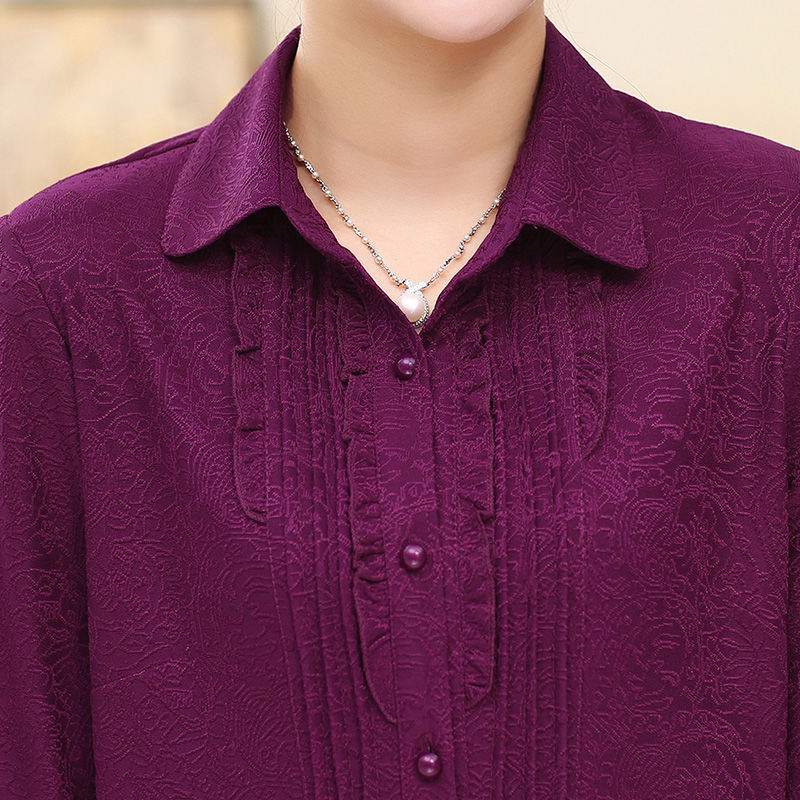 难怪，把裙子都扔了，流行的小衫太美，50岁妈妈穿上显瘦，迷人