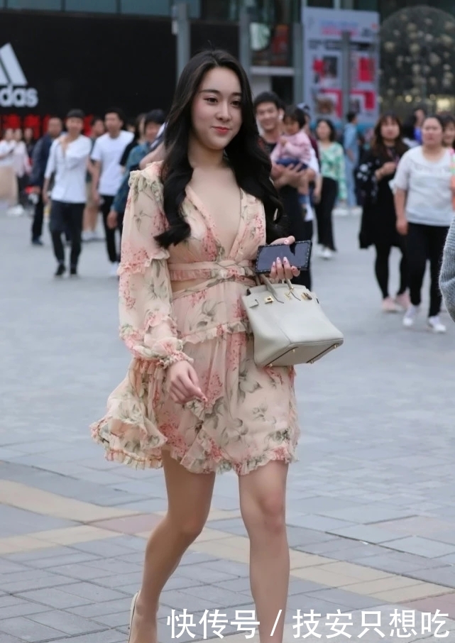  「风格」路人街拍：各种风格的街头丽人，眼花缭乱啊！