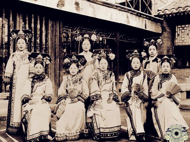 「漂亮」直击清朝宫女的真实容貌:图二是慈禧身边的两姐妹,图七清秀漂亮