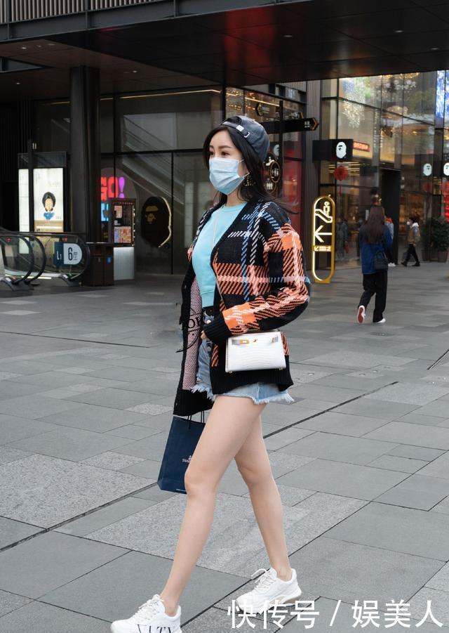 『软妹』做一个春天里的“软妹纸”,这几款应季的毛衣,让你又美又飒!