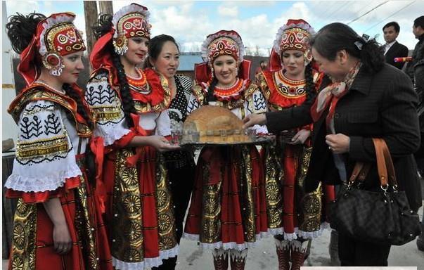 中国的俄罗斯族, 是如何看待俄罗斯 俄罗斯族的美女给我们解开了