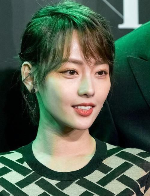 『生图』当41岁刘涛与32岁张嘉倪同场,未精修生图下,美的谁都挑不出毛病