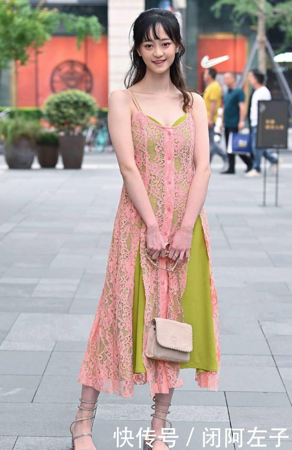 #展现#很会搭配的美女,时尚的单品可以展现迷人气息