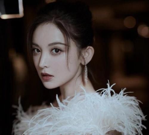  [适合]“空气刘海”已经过时，明星现在都爱这3款刘海，8成女人都适合