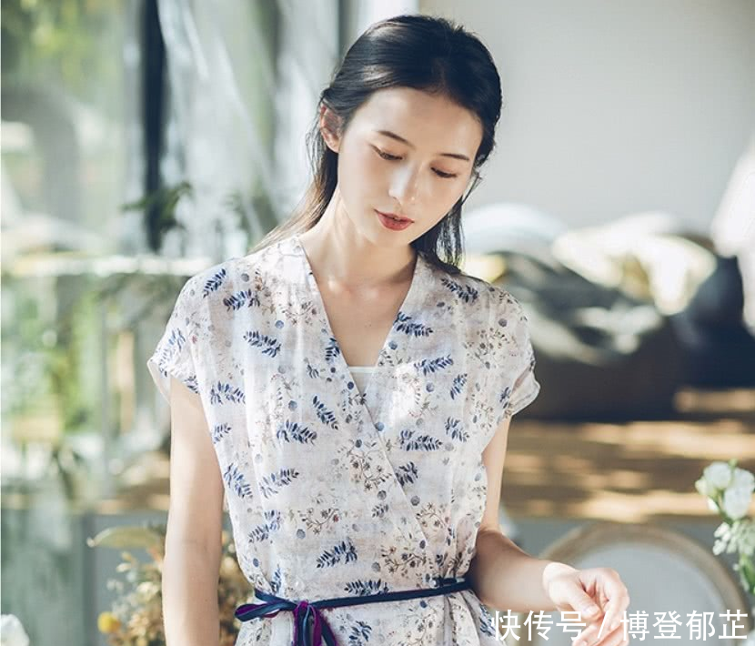  『摄影』舒服耐看的苎麻连衣裙，让你穿出知性优雅，为你摄影简约风尚