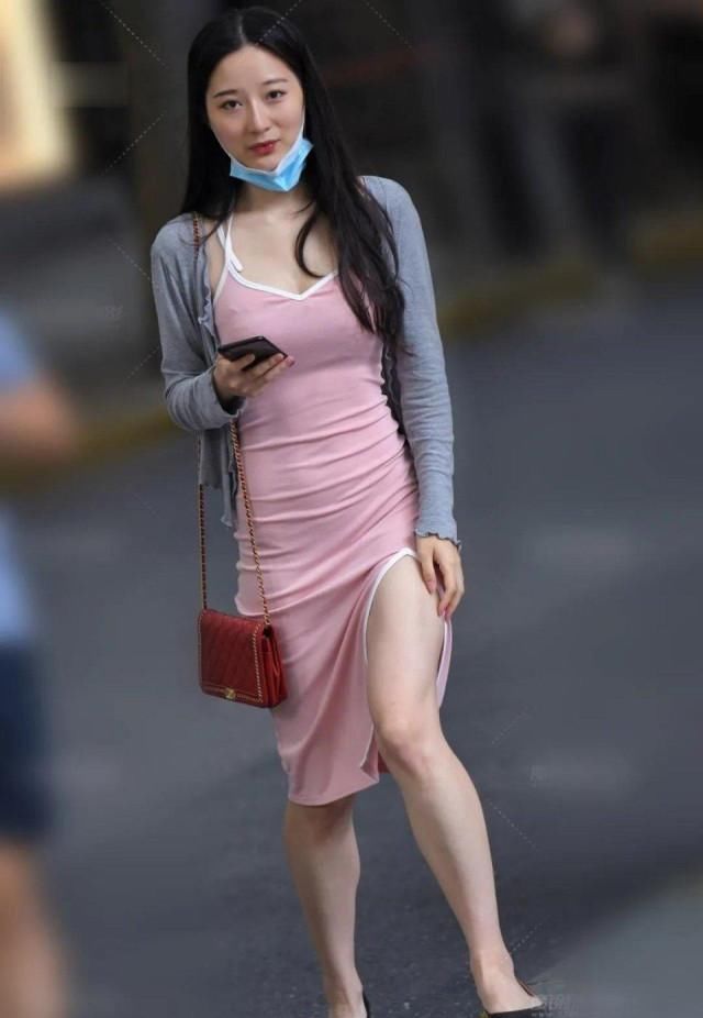  粉色|一条“普通的”粉色吊带裙, 却“遮不住”你的美丽