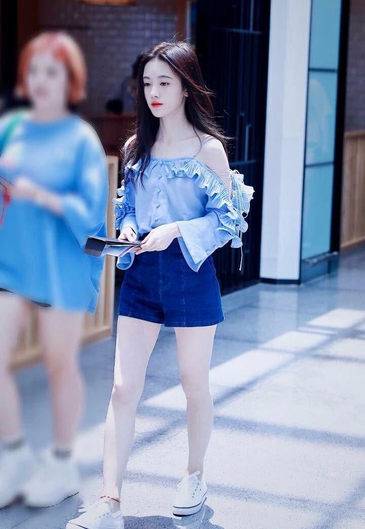 鞠婧祎实力诠释长的矮也能变成“超模”!她这样穿都要赶上刘雯了