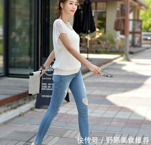  美女：洒脱帅气的牛仔裤美女，轻松穿出优雅感