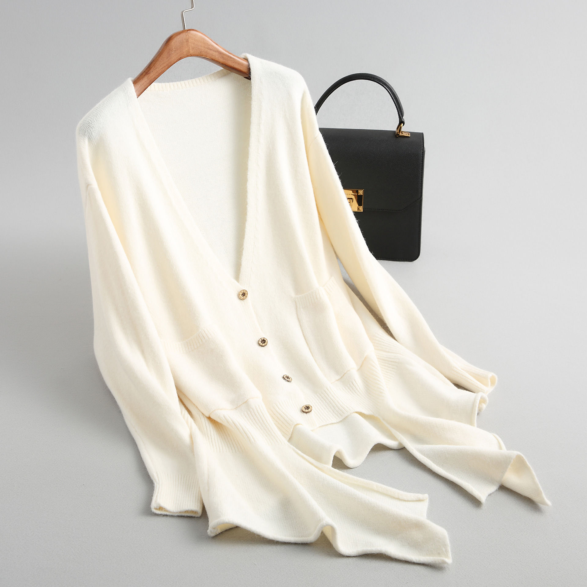 妈妈45岁，就爱穿小衫+小脚裤，入秋从不穿连衣裙!减龄巨时髦