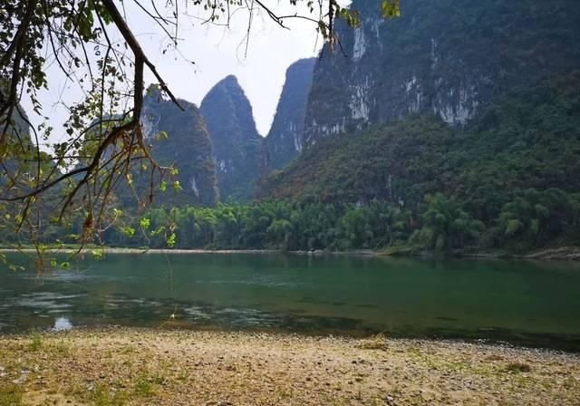 广西桂林阳朔有个小镇，名气不大游客不多，风景秀丽如世外桃源
