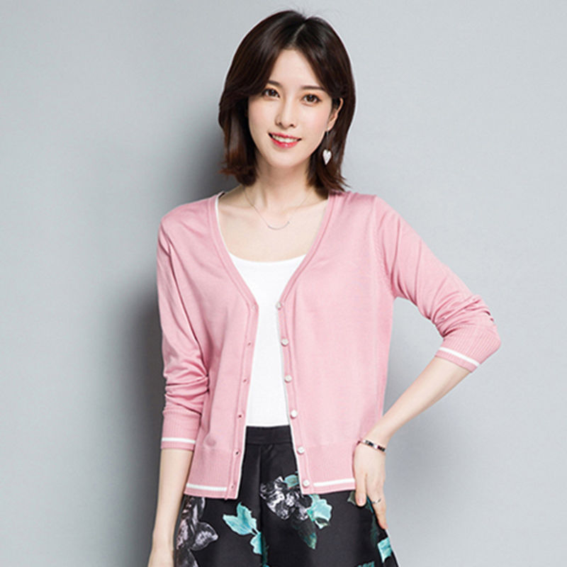 连衣裙已不兴了!现在主流行开衫+小脚裤，洋气大方，女人味十足