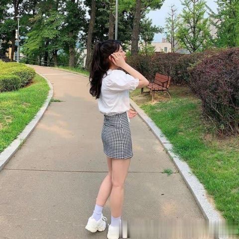 「气质」泡泡袖+牛仔裤,轻松穿出时髦感,显瘦又气质