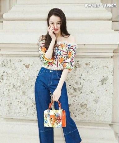 迪丽热巴的6套衣服，“灾难色”都能轻松驾驭，网友:真女神