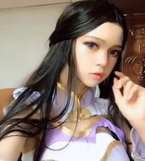 明明是个小鲜肉，化妆后变芭比娃娃