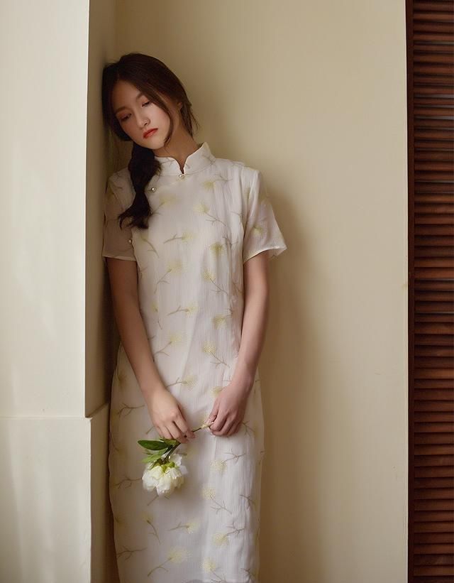  『改良后』今年这款“旗袍裙”火的一塌糊涂，优雅自然，美得清新脱俗又显瘦