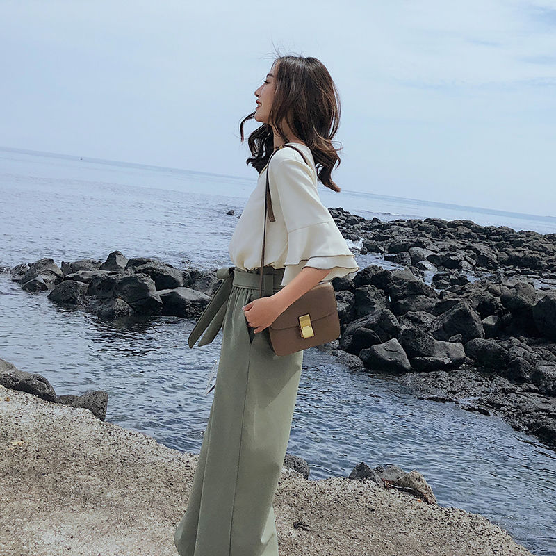 现在气质女人都不穿裙子，聪明女人都穿“晚晚风”套装，气场满满