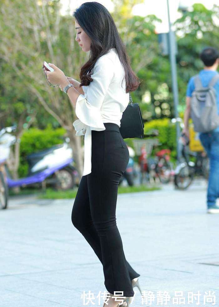 街拍: 身材饱满的紧身裤少妇, 制服的感觉真好啊