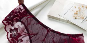 哪个流氓设计的!漂亮媳妇只穿“隐形裤”，性感迷人惹人爱