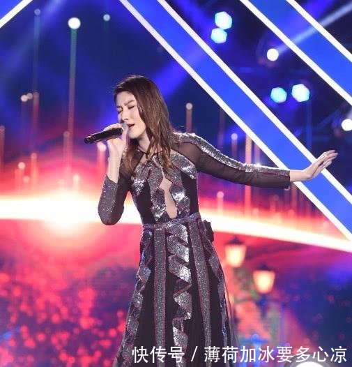 45岁陈慧琳要逆天身着长裙重回颜值巅峰，简直是吃了防腐剂！