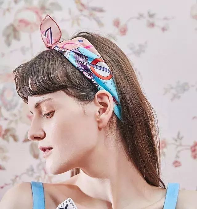 一条丝巾,拯救你无聊的穿搭