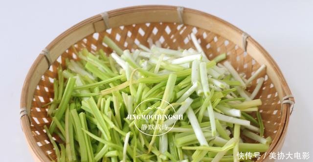 【冬天】冬天最该吃的菜,下饭杀菌,遇热即熟,和粉条一起烧,给啥也不换!