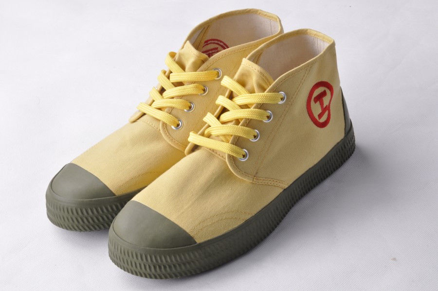 被我国淘汰掉的“解放鞋”竟成欧美新时尚，75美元一双都卖断货!