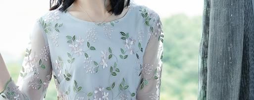 女人到了48岁，别乱穿!看看下图女人这样穿，款款上身美到爆炸