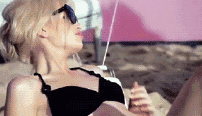 快收起你的遮阳伞!一起来做个“黑皮”女孩吧!