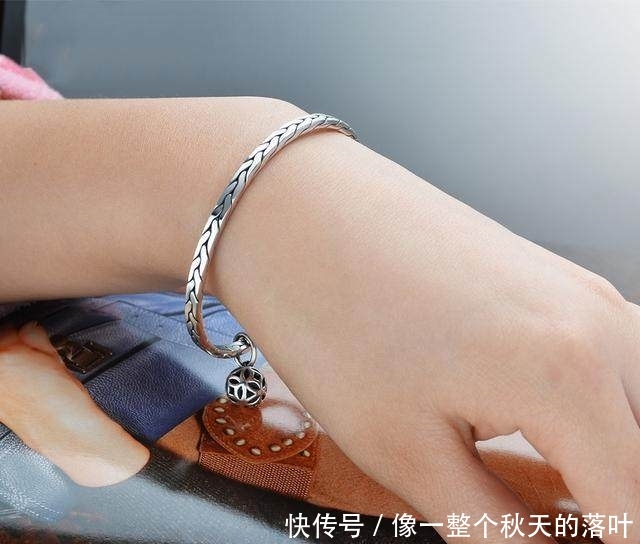 『手镯』手镯为何不能戴左手, 这其中有大学问, 不知道就进来看看
