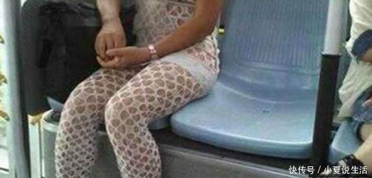 公交车“女子”穿着性感,凑近一看,众人纷纷大呼:辣眼睛