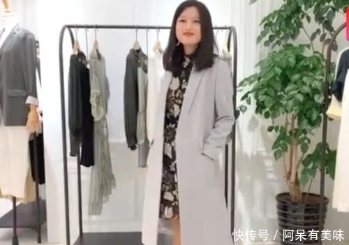  [时髦]女人秋冬别乱买呢子大衣，今年流行的款式，时髦显瘦还不贵