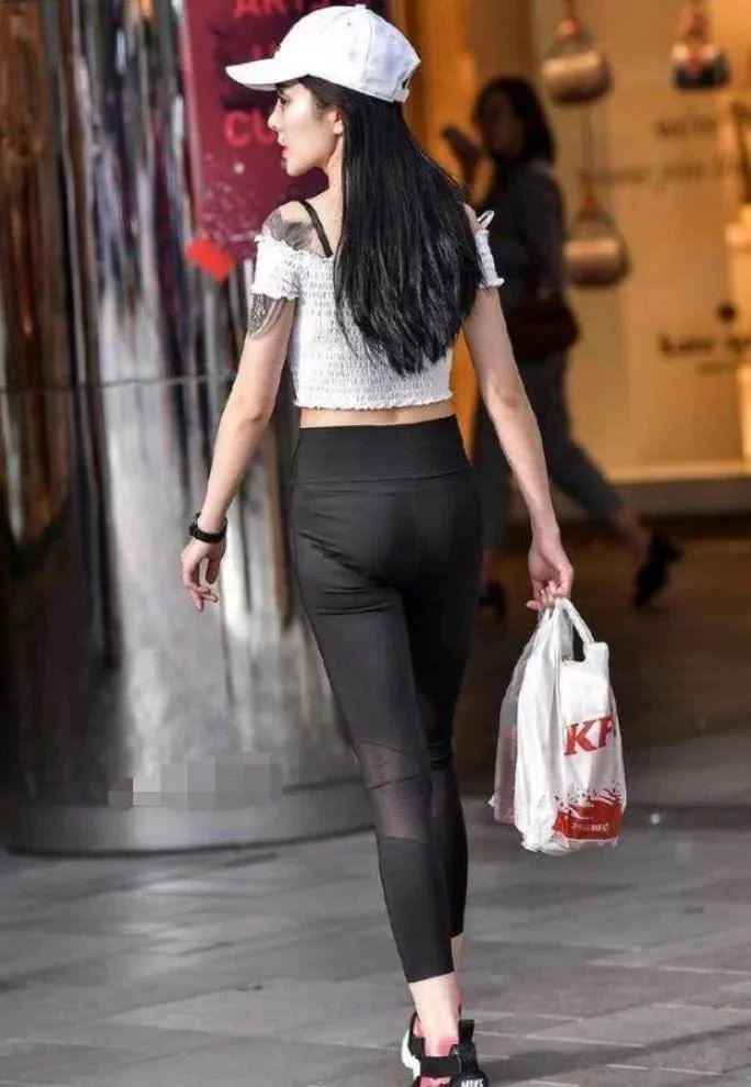 打底裤让女人穿出惊艳，有很好的塑形效果，打造完美身材！