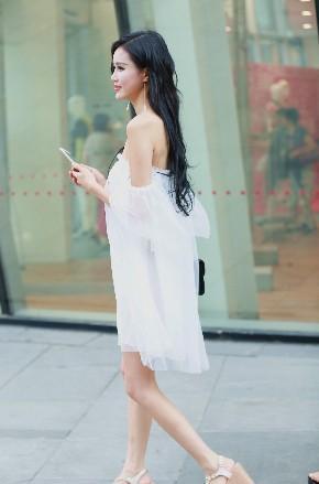 路人街拍，高颜值小姐姐穿着清凉，自带仙女气息，养眼上镜！