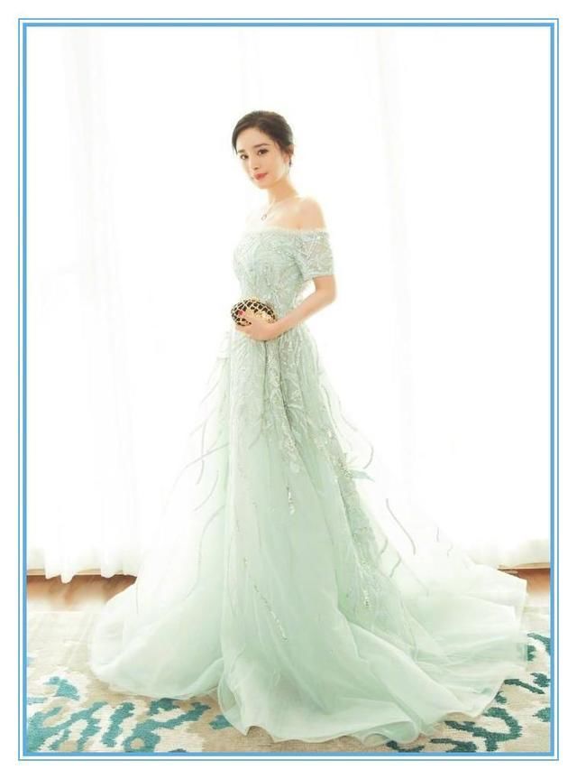 把外套系腰上算什么？杨幂直接系在肩上，网友：这效果我服！