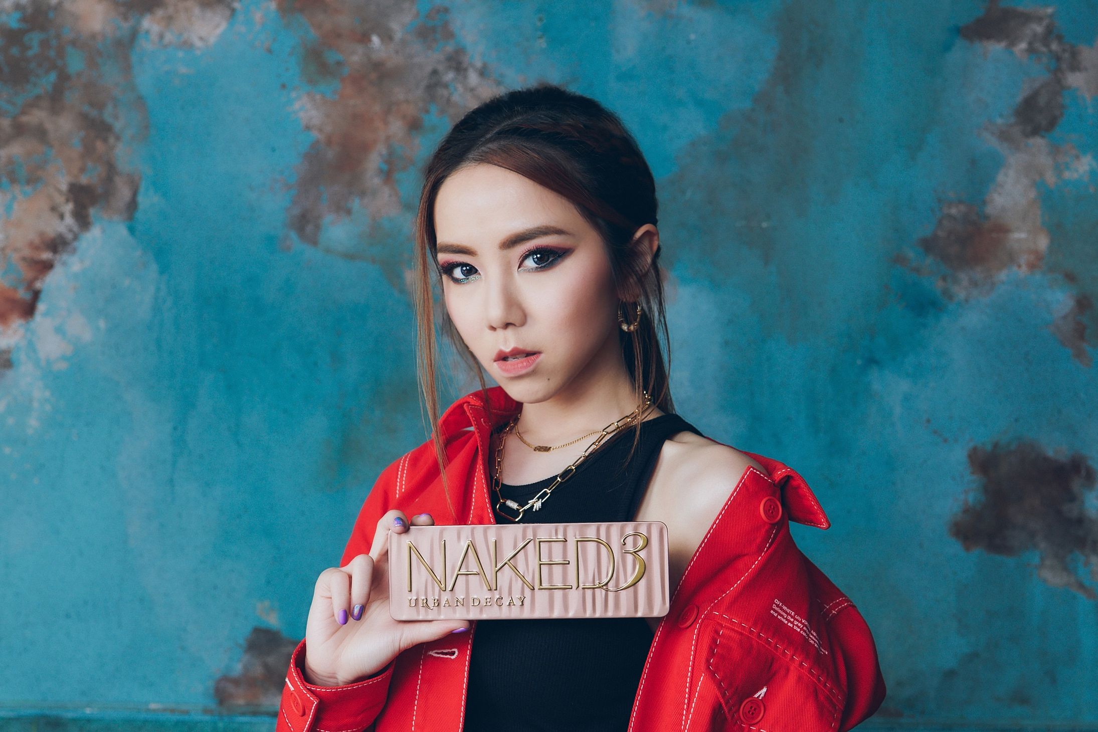  高端：欧莱雅旗下高端专业彩妆品牌Urban Decay登陆中国大陆推动彩妆市场个性化消费升级