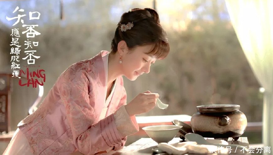 赵丽颖张钧甯撞衫，露得少的反而赢了！网友：这个小细节太抓人！