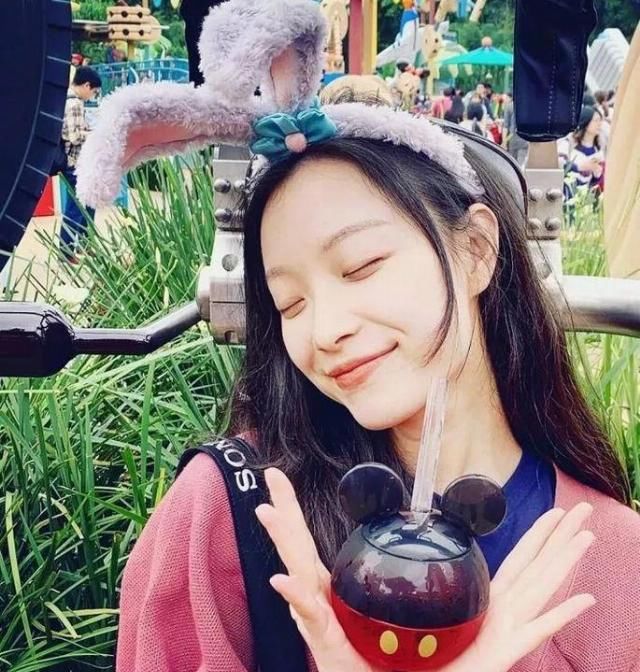  少女：游乐园也要嗨翻天！巨减龄的少女风穿搭，任你凹造型！