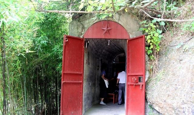 大别山北麓神秘国防工程，洞内红色标语保存完好，现对外开放