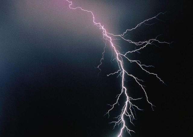 摄影技巧：闪电怎么拍？以下拍摄要点要掌握